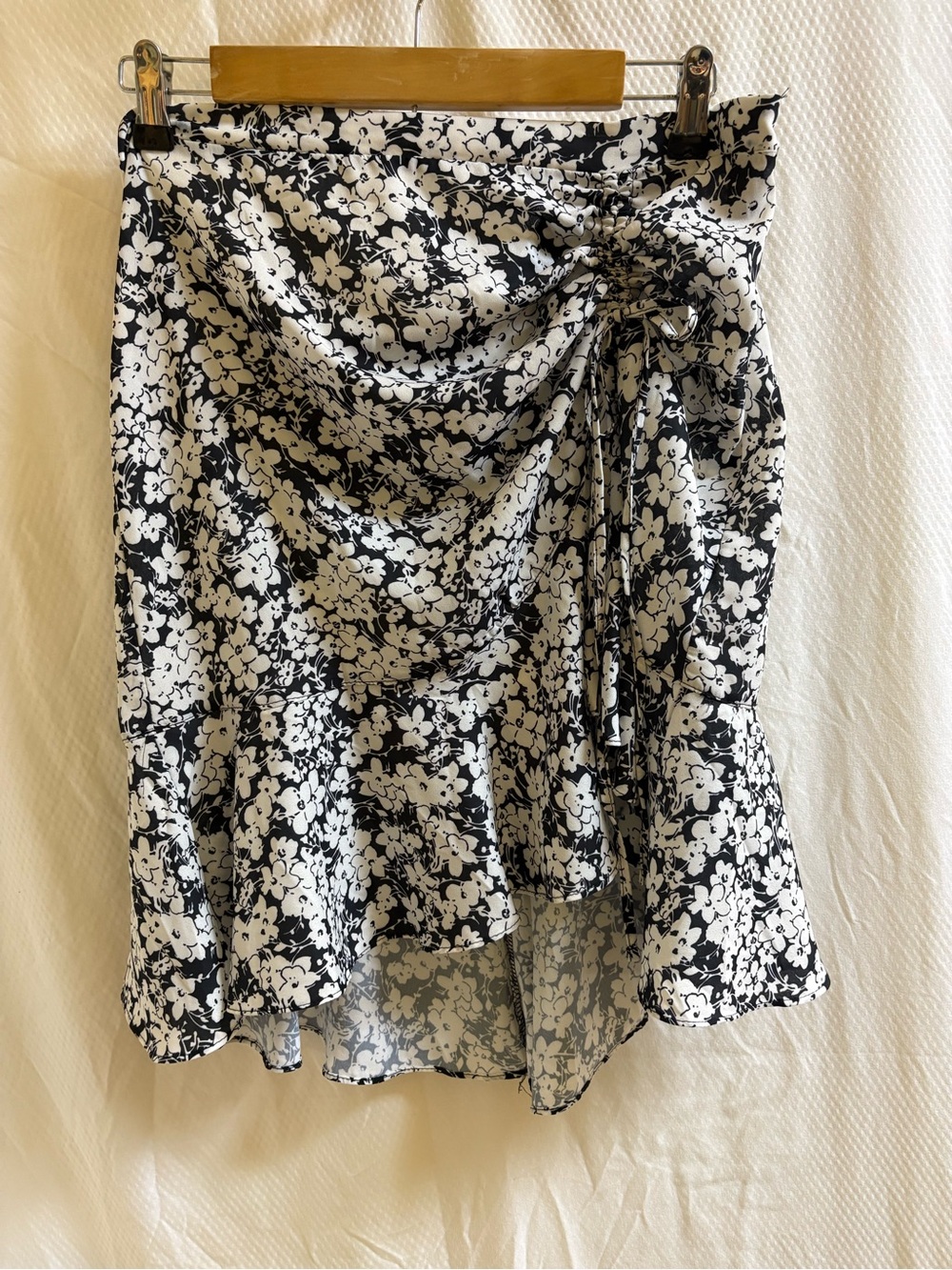 Max Studio Black White Floral Ruffle Wrap Skirt XL NWT’s